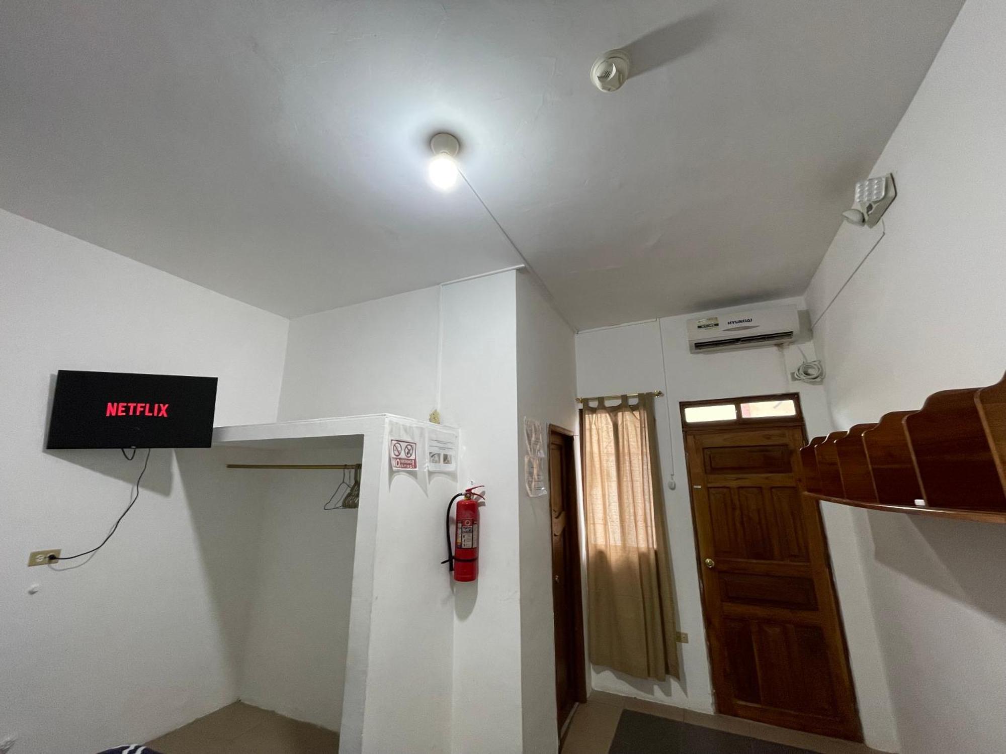 Casa De Huespedes "Darling" Otel Puerto Baquerizo Moreno Dış mekan fotoğraf