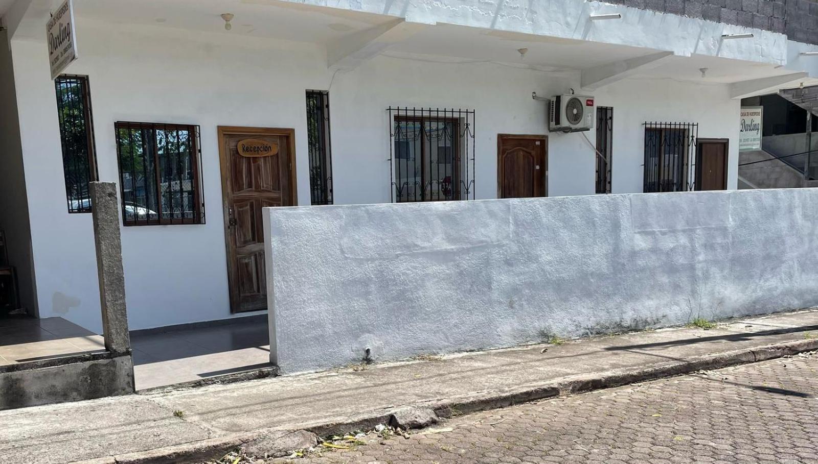 Casa De Huespedes "Darling" Otel Puerto Baquerizo Moreno Dış mekan fotoğraf