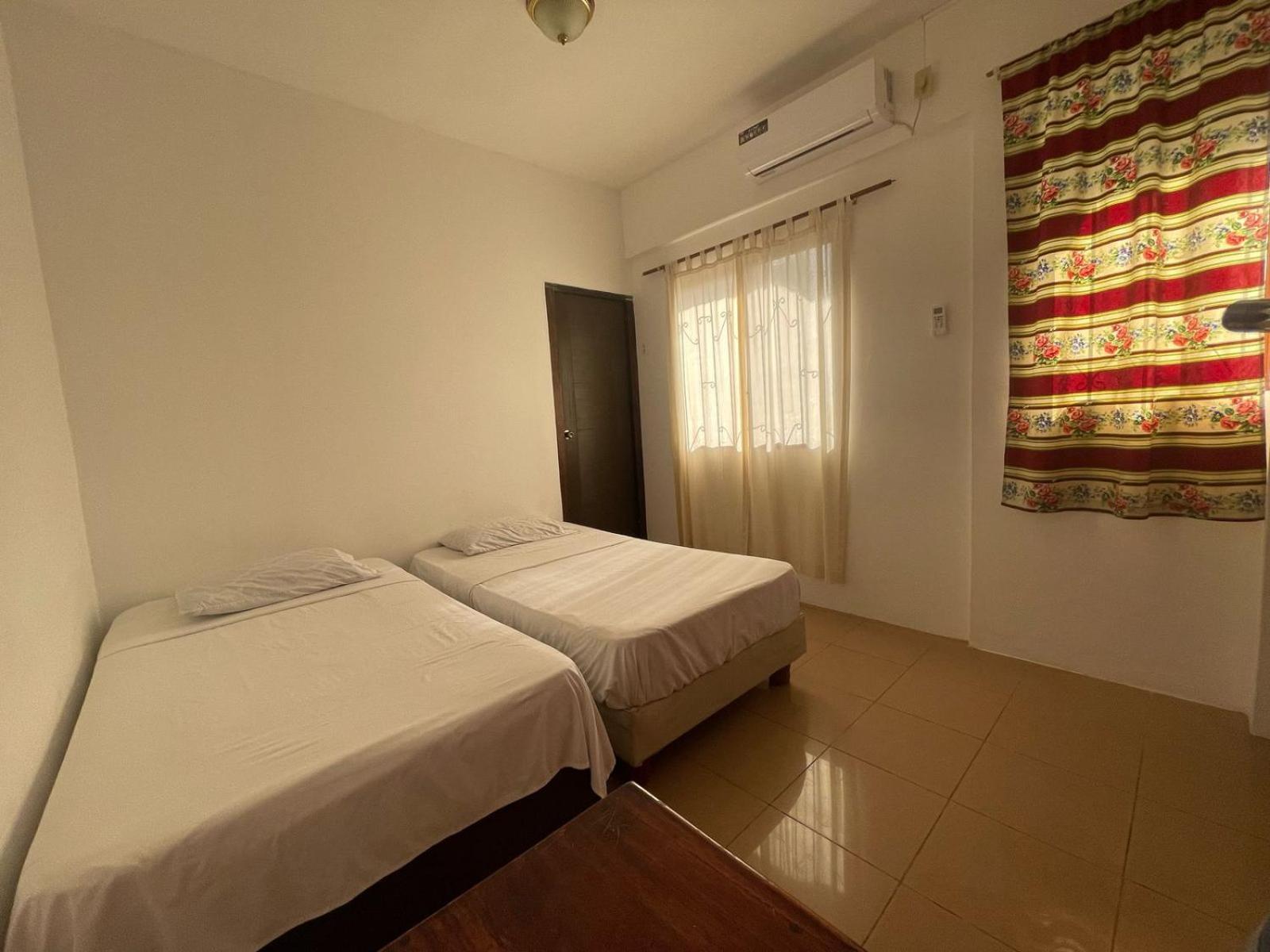 Casa De Huespedes "Darling" Otel Puerto Baquerizo Moreno Dış mekan fotoğraf